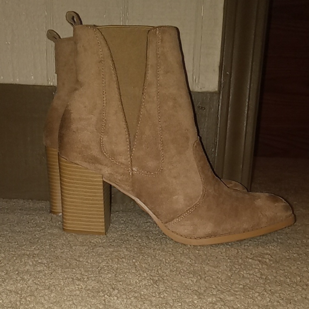 Pierre Dumas Brown Suede Heeled Boots